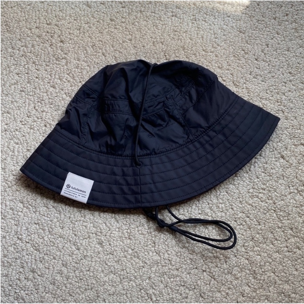 Lululemon Black Bucket Hat